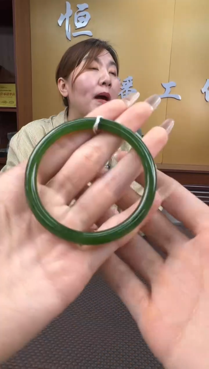 【闪购商品】和田玉手镯未镶嵌57