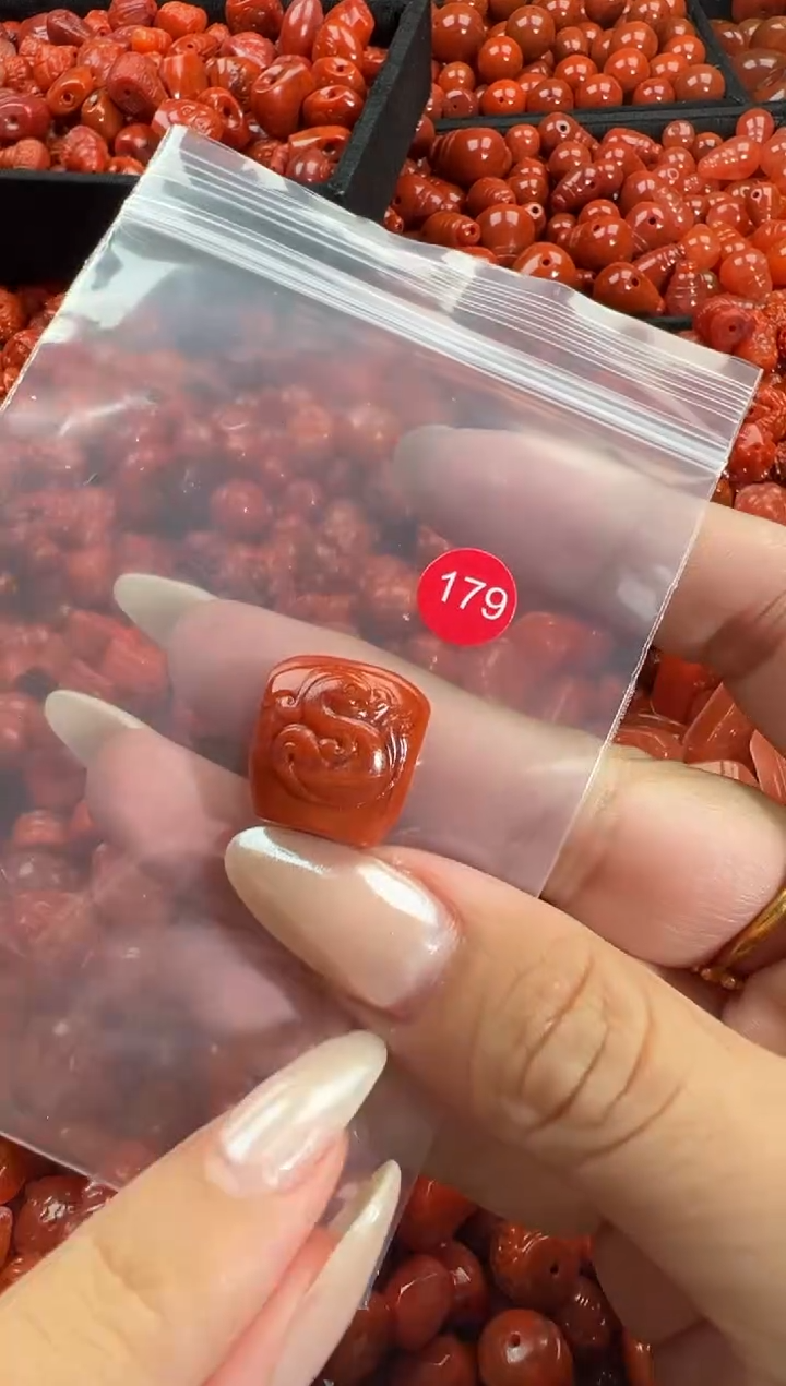 颈饰未镶嵌南红玛瑙1