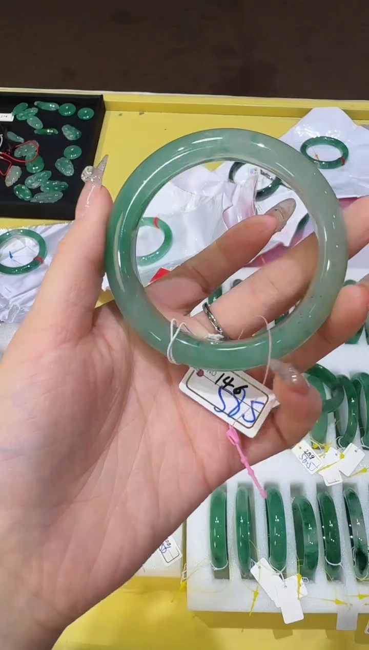 【闪购商品】石英质玉手镯未镶嵌146