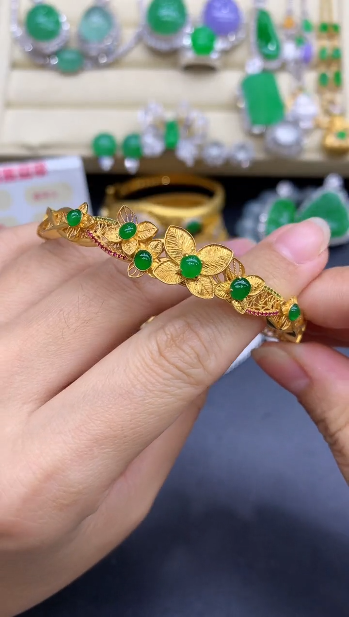 18K金镶嵌手镯翡翠681-中国好珍宝