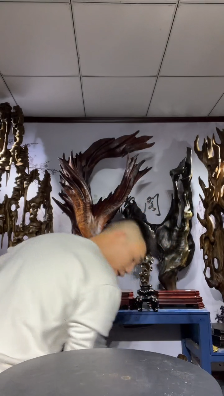 阴沉木木雕款悟*痛阴沉木木工艺品摆件