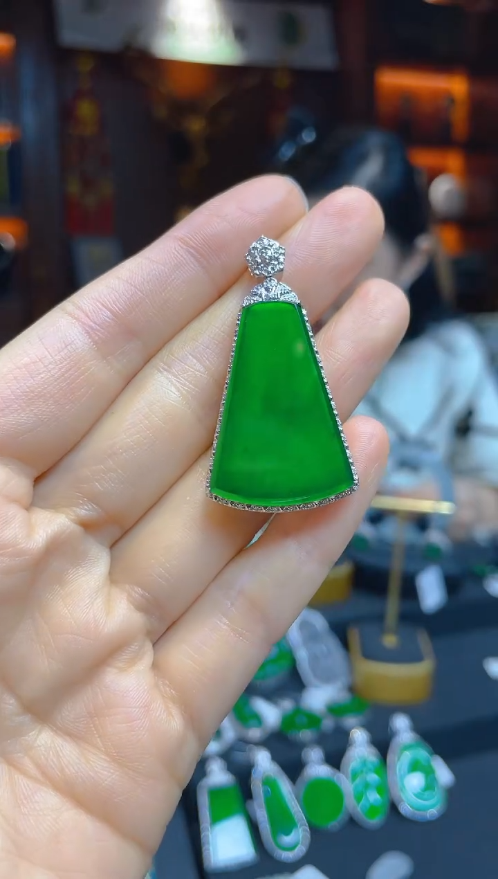 【闪购商品】翡翠颈饰18K金镶嵌112077-天然A货翡翠