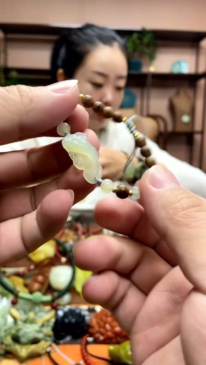 未镶嵌岫玉吊坠·1