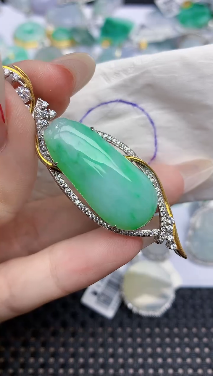 颈饰未镶嵌翡翠   天然翡翠A货  百元以上9米证书费自理