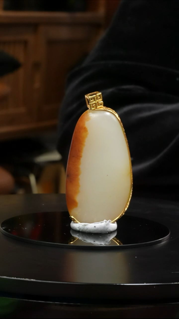 【闪购商品】和田玉吊坠(不含链)18K金镶嵌37.7克和田玉原石