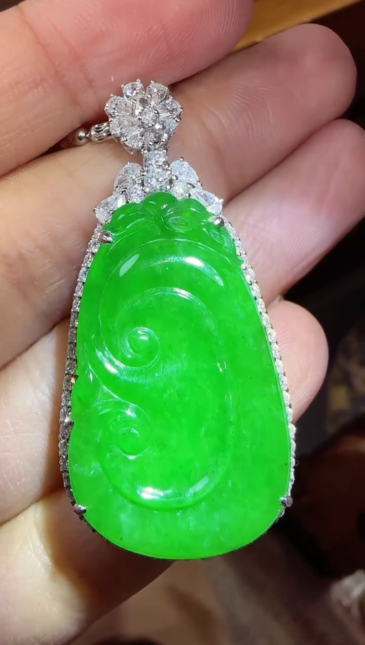 【闪购商品】翡翠吊坠(不含链)18K金镶嵌如意