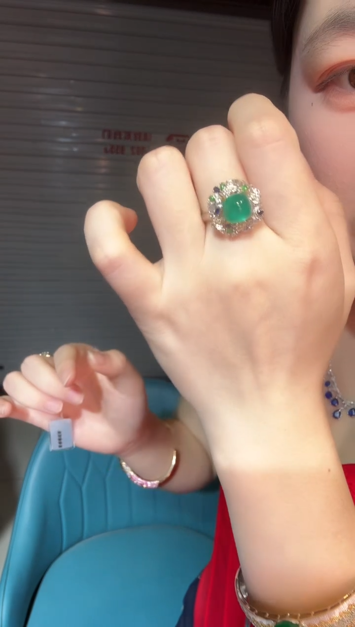 18K金镶嵌戒指祖母绿3.58ct