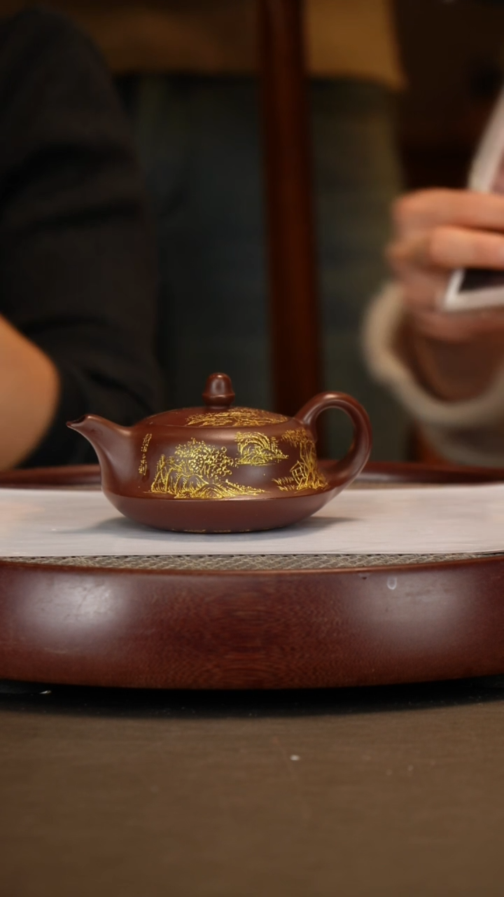 【闪购商品】紫砂茶壶【戴静波】紫袍玉砂 曲壶 260cc