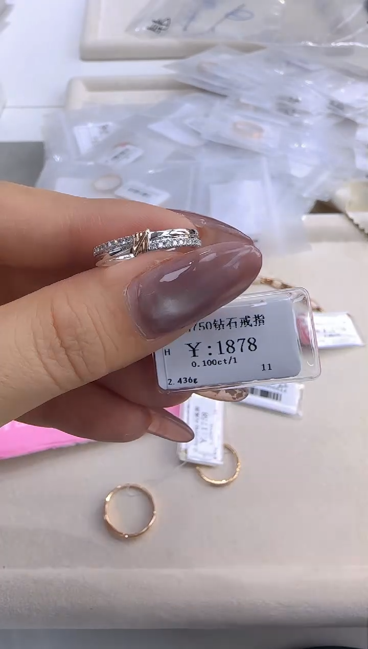 【闪购商品】钻石戒指/指环18K金镶嵌168800