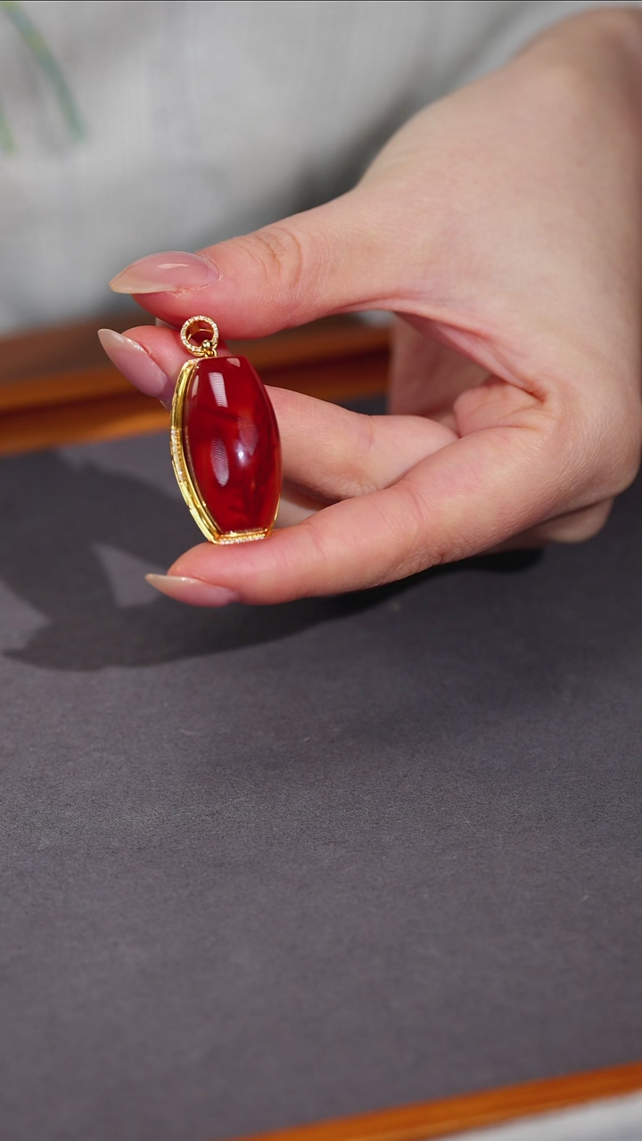 吊坠(不含链)18K金镶嵌南红玛瑙原矿D15