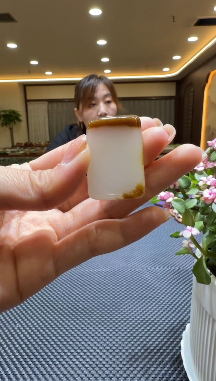 颈饰未镶嵌和田玉挂件