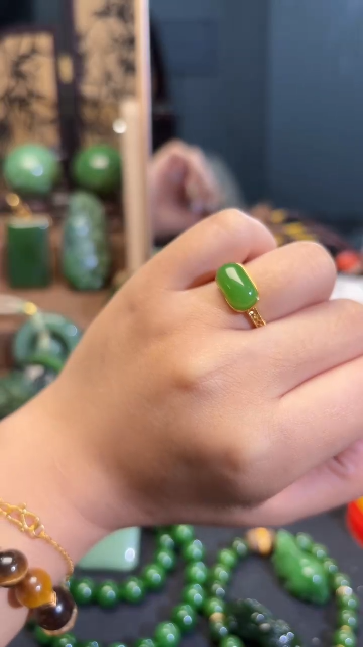 和田玉（碧玉）戒指18K金镶嵌1