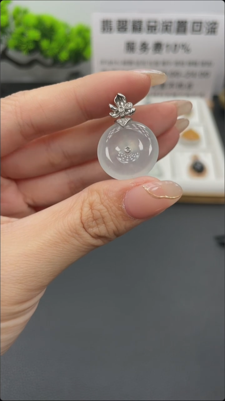 翡翠18K金镶嵌颈饰天然缅甸A货翡翠18k金镶嵌吊坠