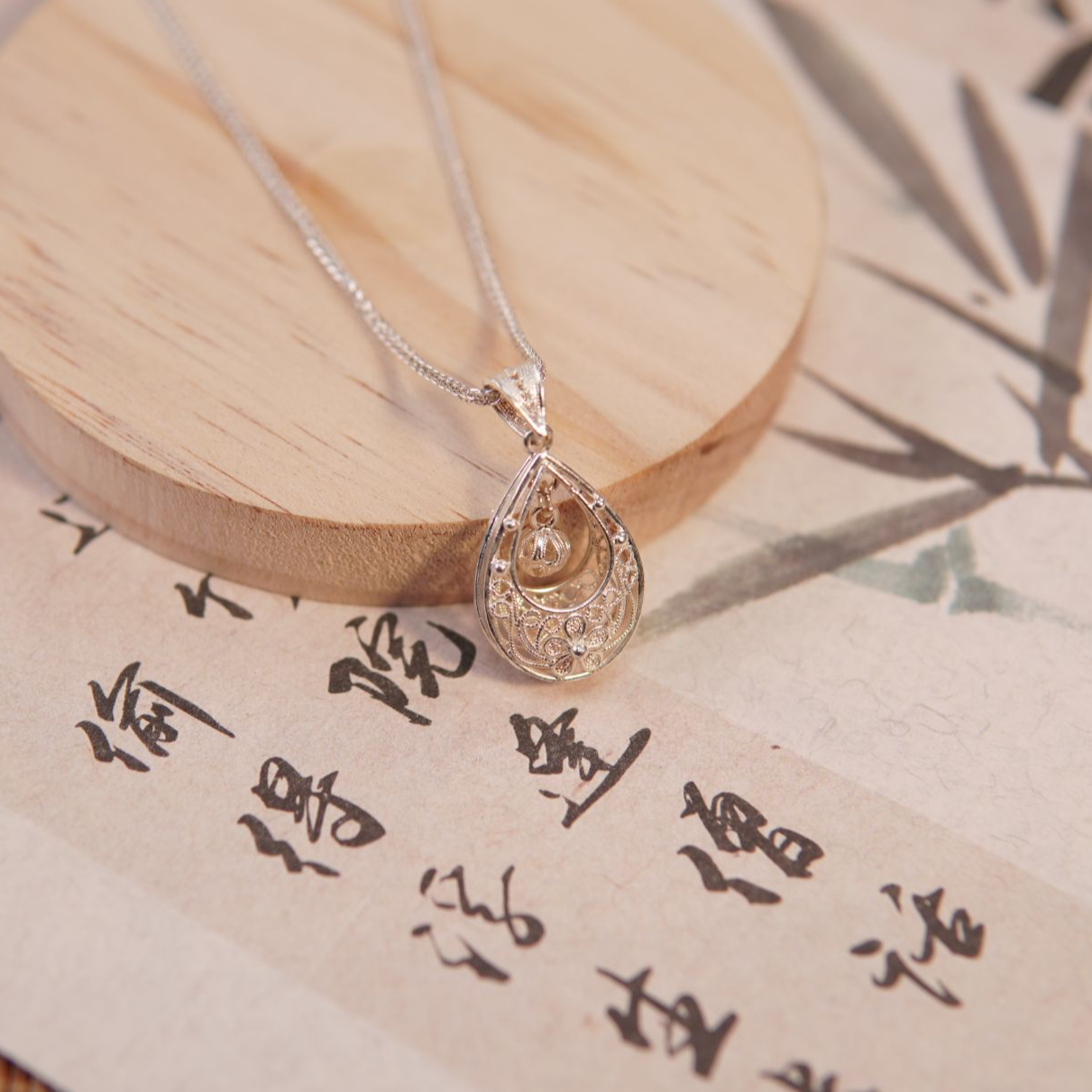 坠链均足银 苗人匠银坊 足银纯手工 花丝水滴绣球套链