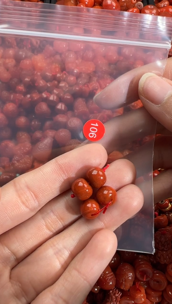 南红玛瑙未镶嵌颈饰1