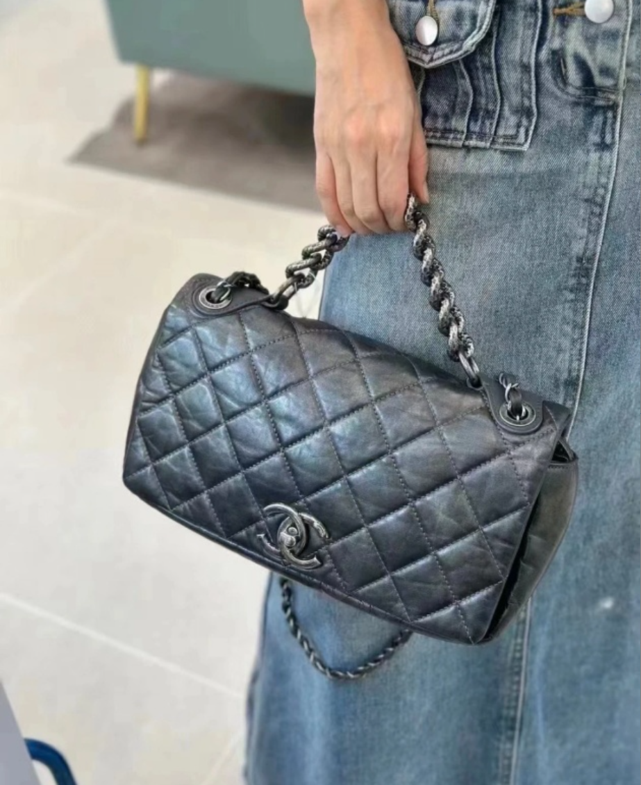 95新 Chanel/香奈儿 银灰色孟买熔岩系列手提单肩包 底长31 16开