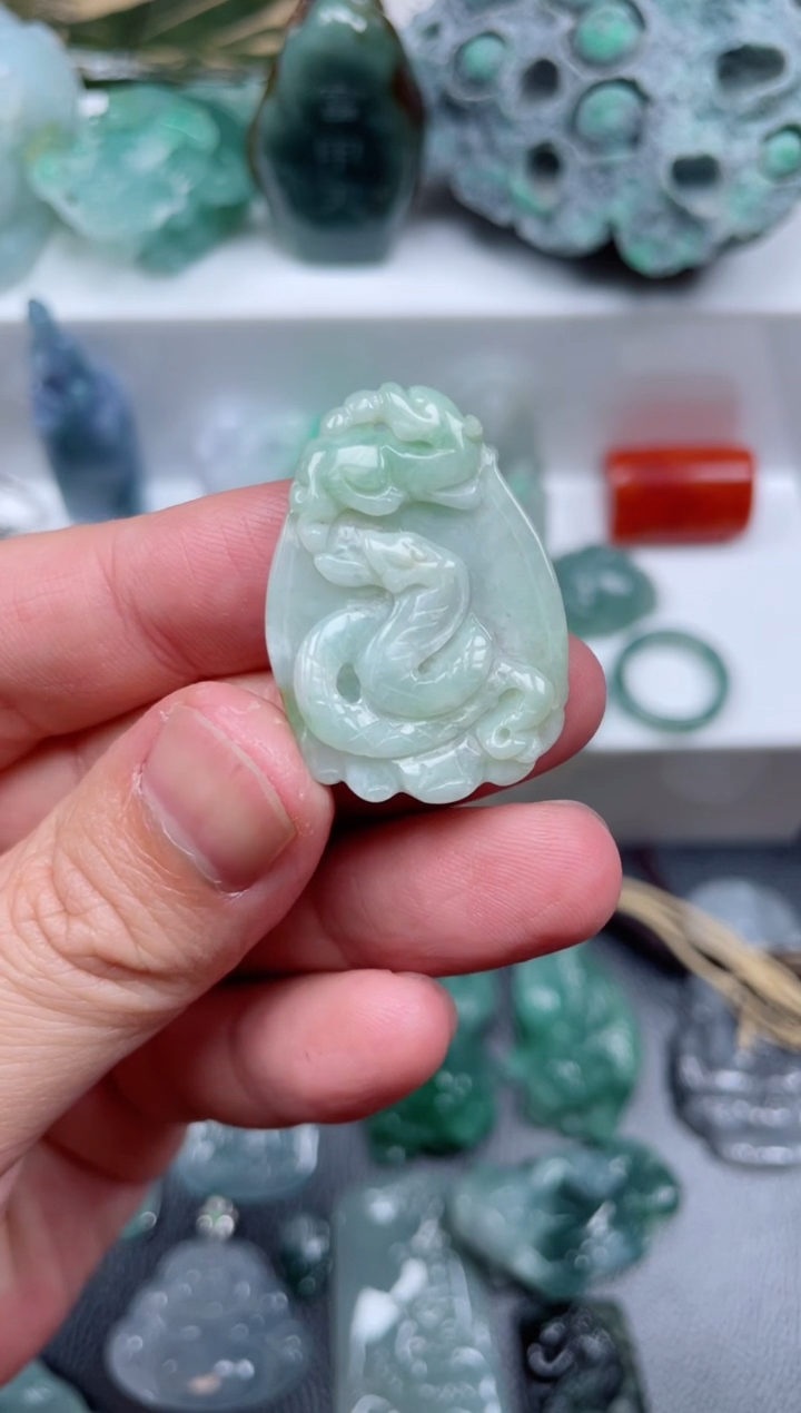 【闪购商品】翡翠颈饰未镶嵌蛇牌