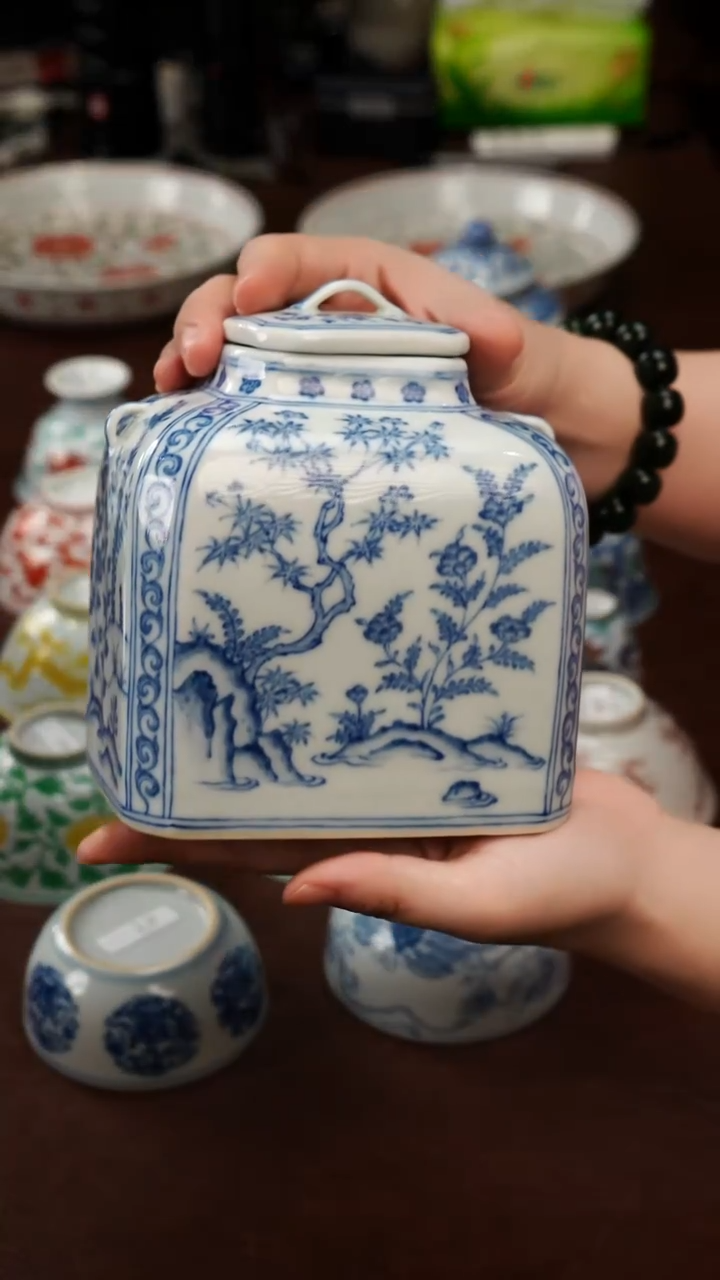 摆件陶兔****?景德镇瓷器，青花瓷手绘茶具~