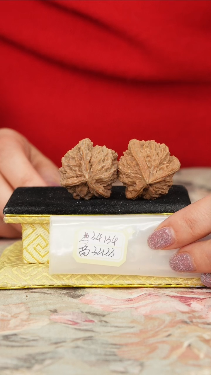 【闪购商品】文玩核桃把件盘山三棱