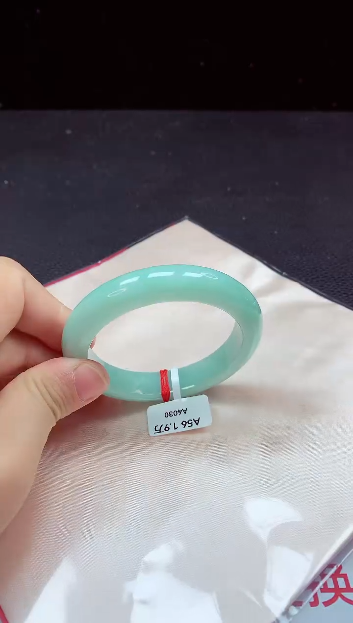 【闪购商品】翡翠手镯未镶嵌镯子56+