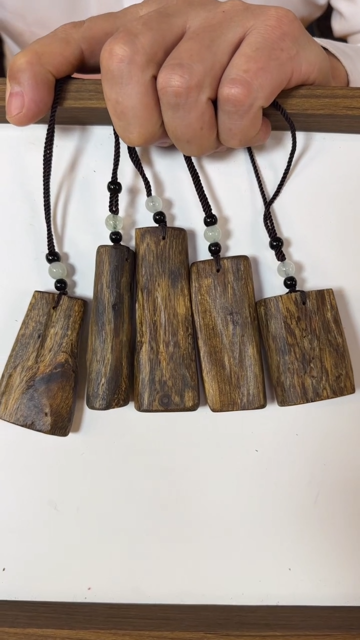 【闪购商品】沉香手串472006/07随形牌子脖挂多样发其一