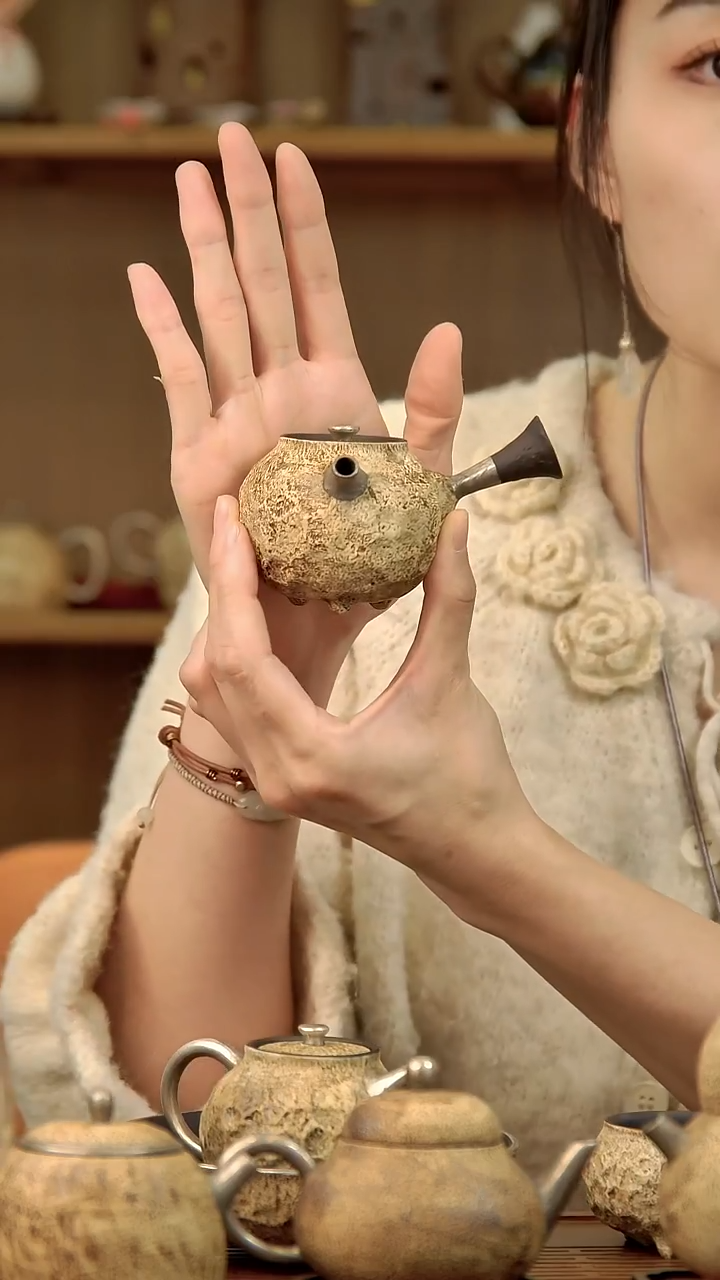 言野手作 粉引仿古三足侧把壶