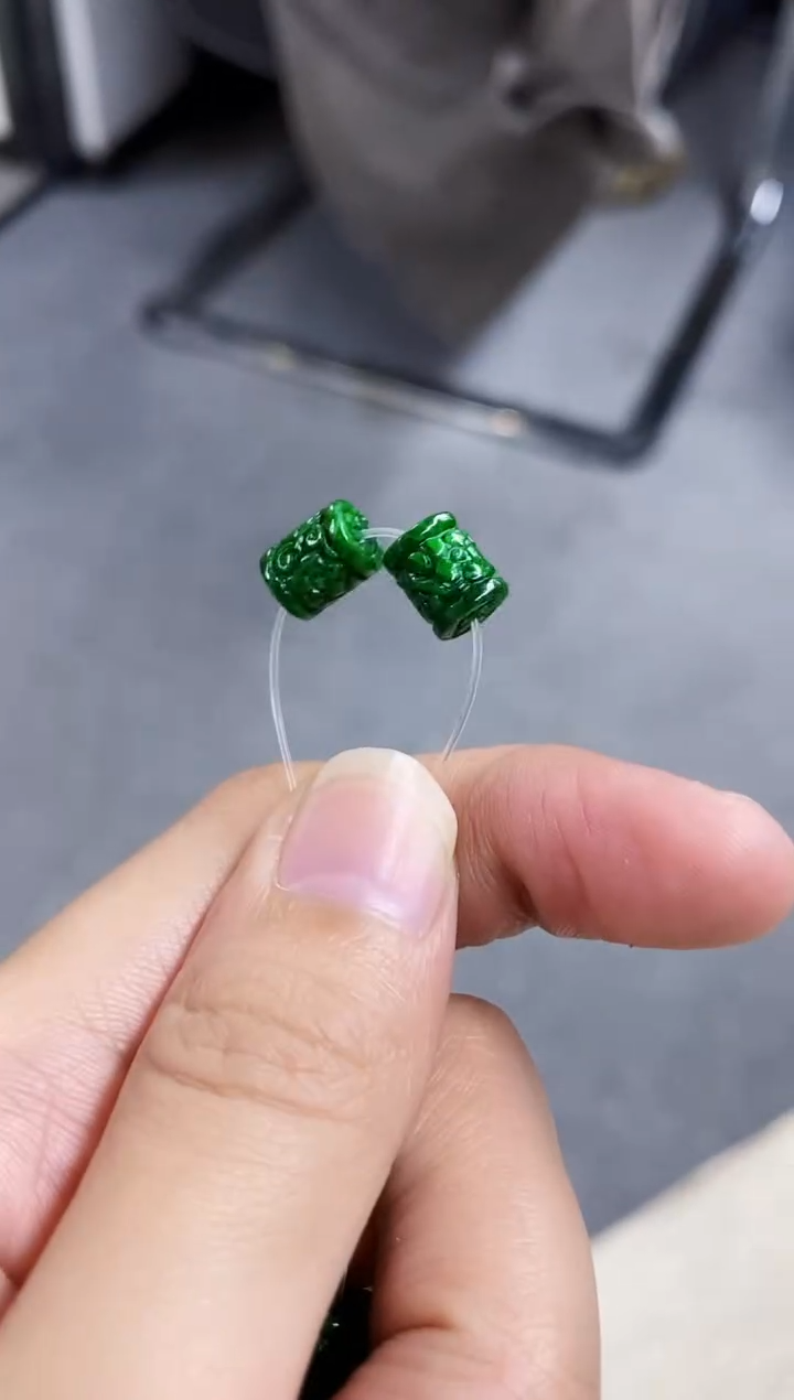 颈饰未镶嵌翡翠桶珠2颗