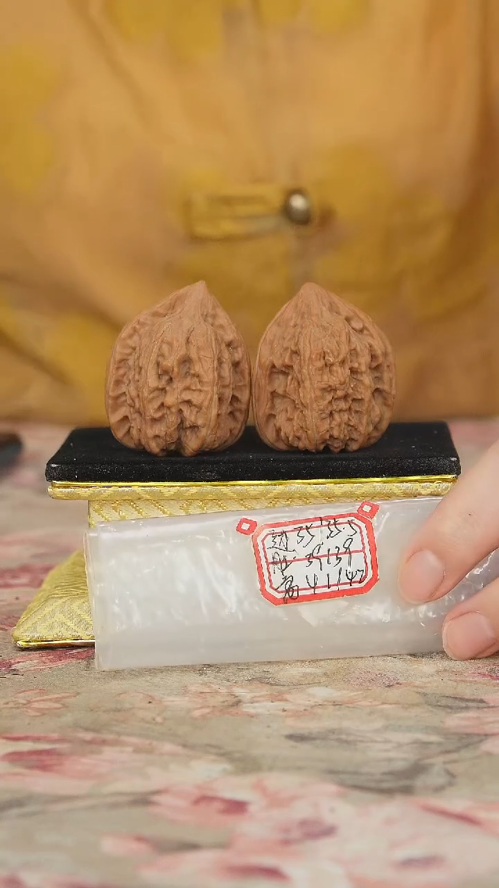 文玩核桃把件赤龙鸡心