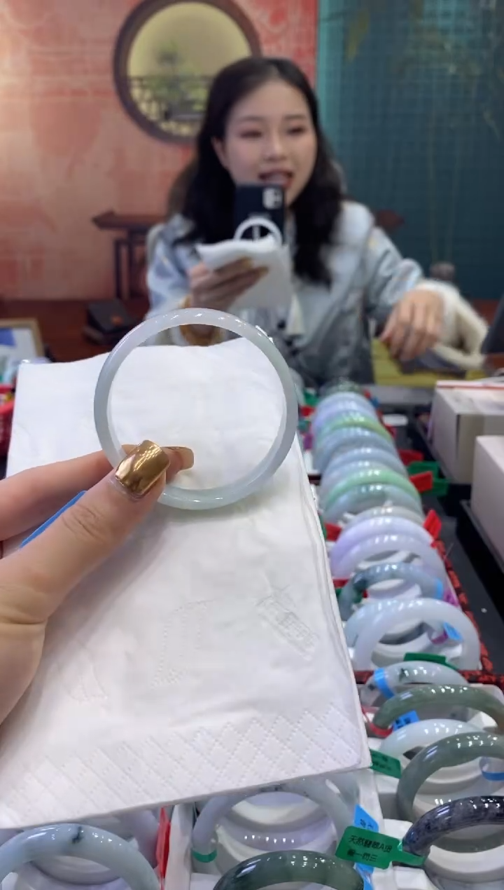 【闪购商品】翡翠手镯未镶嵌多人18245