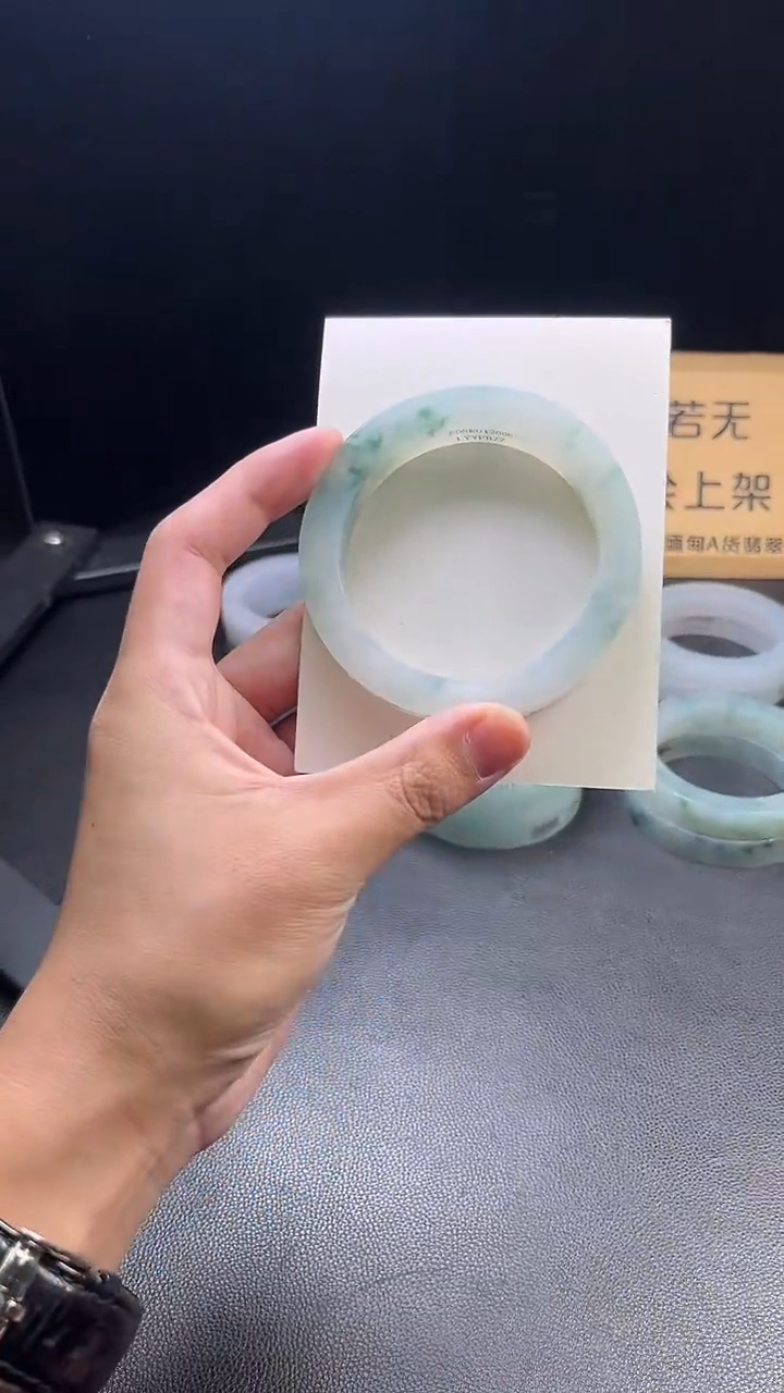 定制翡翠手镯未镶嵌彬****)定制