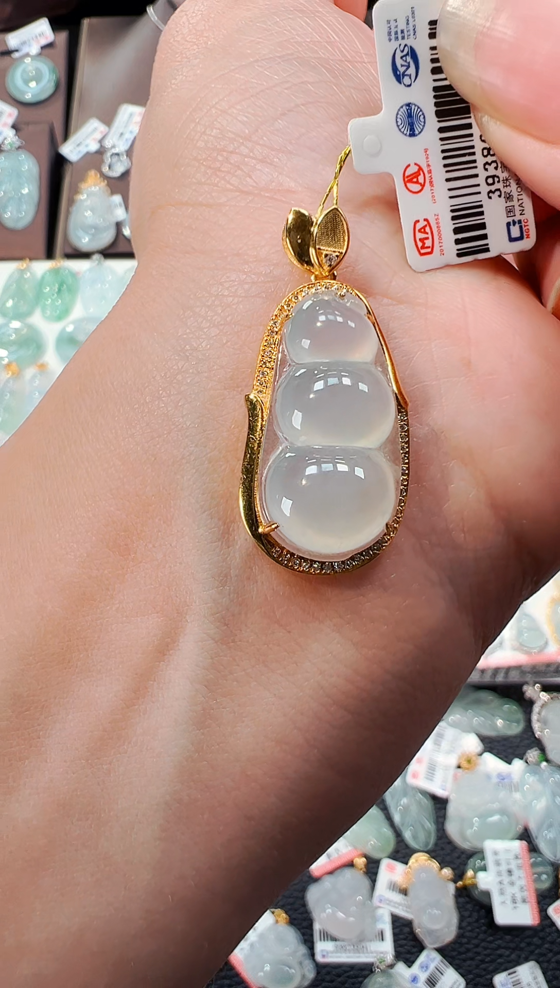 【闪购商品】翡翠吊坠(不含链)18K金镶嵌福豆吊坠125