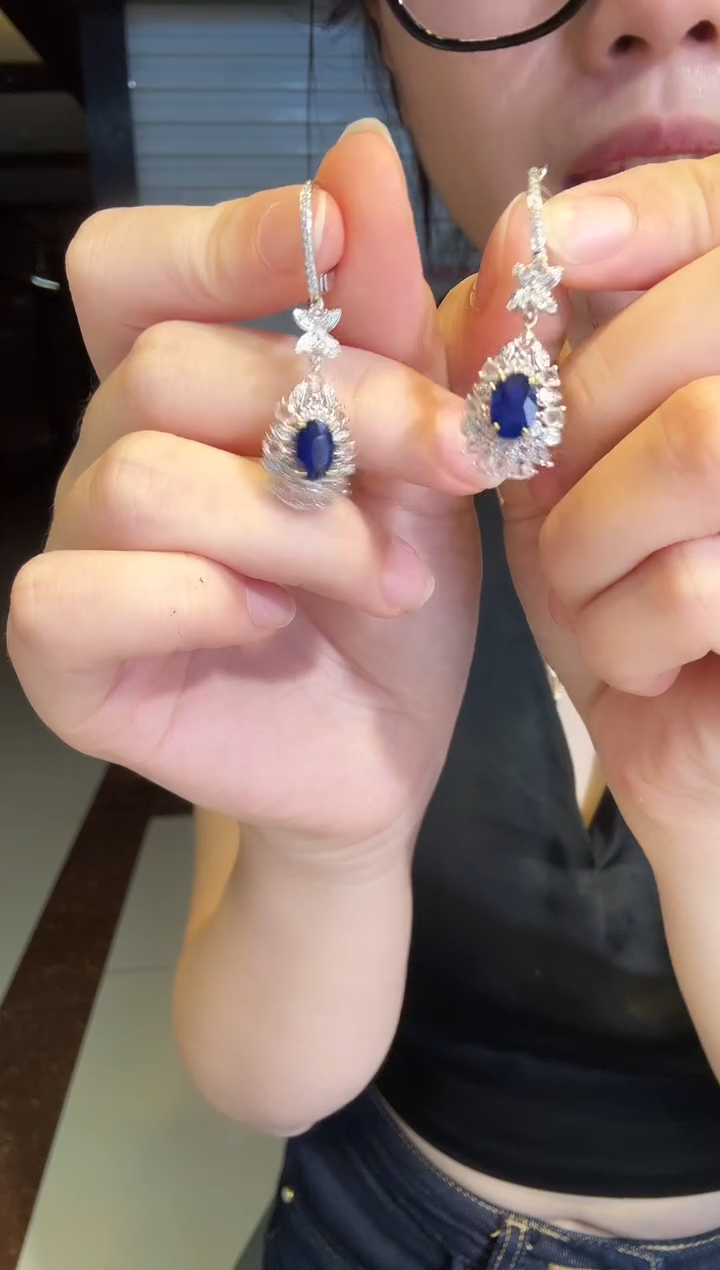 耳饰蓝宝石18K金镶嵌2.28ct