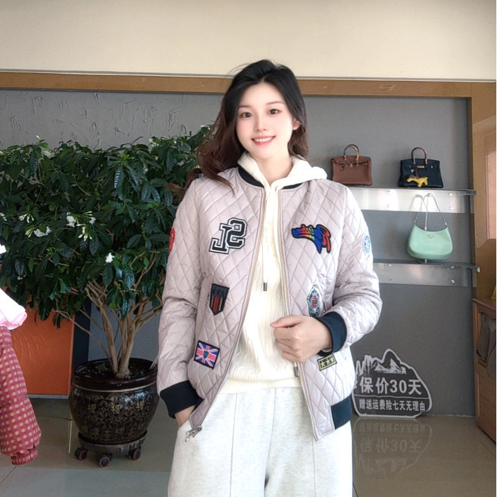 020灰米色立领棉衣棉服长袖修身型短款保暖袖标加厚秋冬时尚