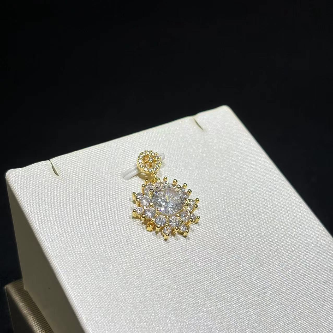 【符老板】y2136-豪华设计款精选级雪花吊坠-赠链-赠礼盒