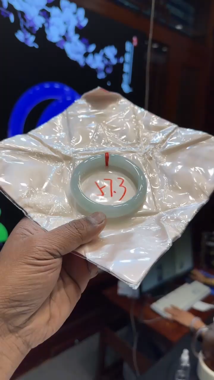 【闪购商品】翡翠手镯未镶嵌手镯