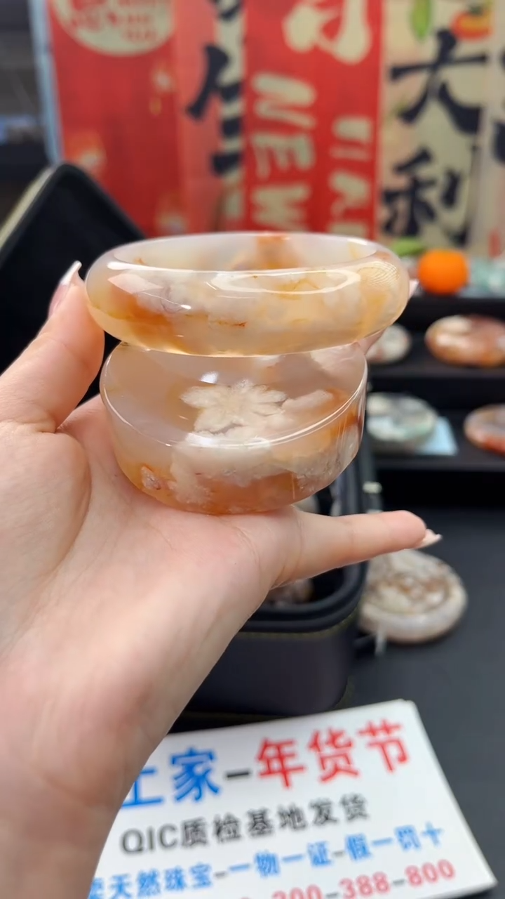 【闪购商品】石英质玉手镯未镶嵌赠送镯心（圈口）63
