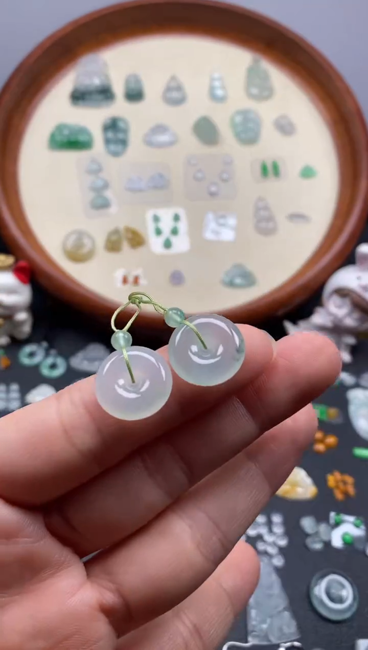 颈饰未镶嵌翡翠冰飘花扣子1对/芬