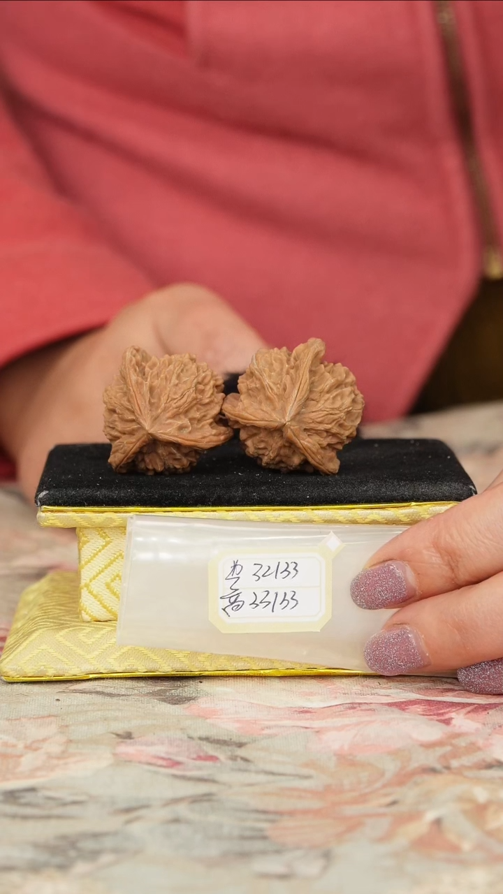 【闪购商品】文玩核桃把件盘山三棱