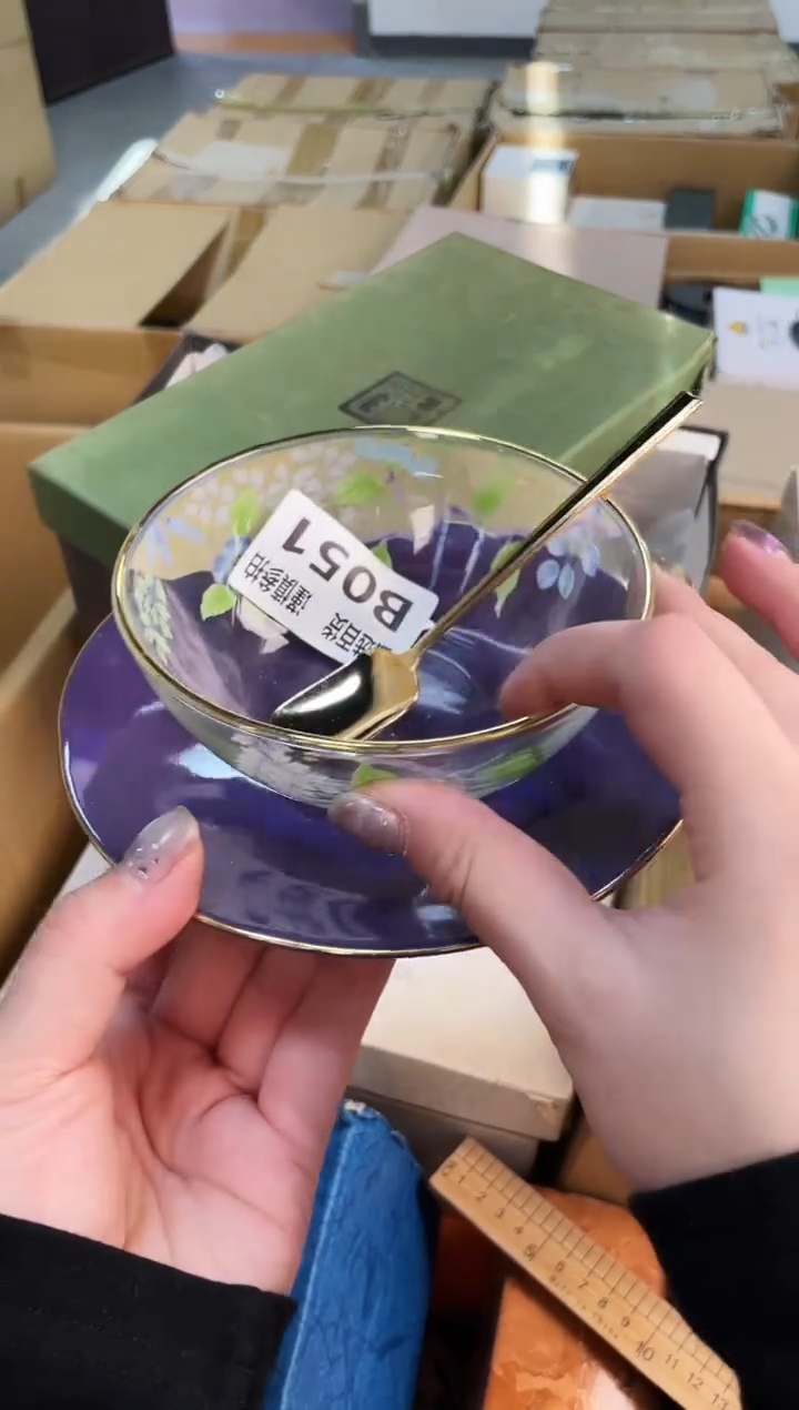 晓***g甄选百货 谨慎参拍