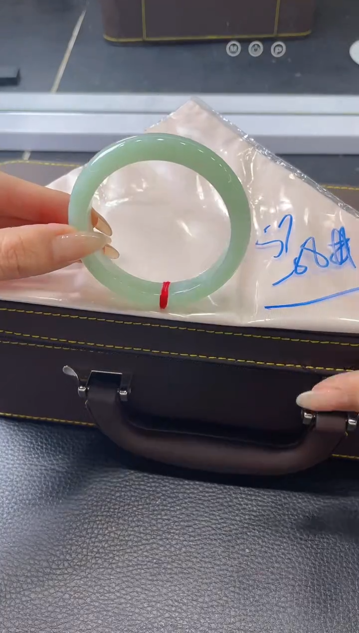 【闪购商品】翡翠手镯未镶嵌手镯