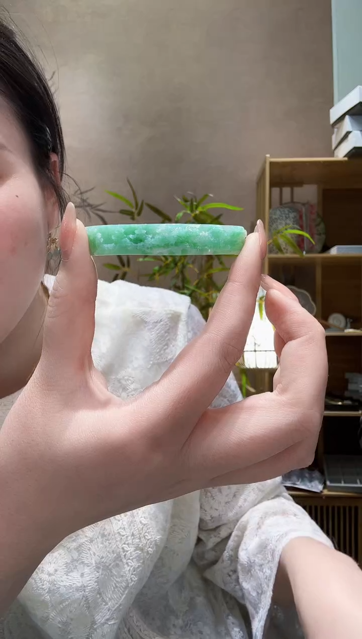 翡翠未镶嵌颈饰手牌