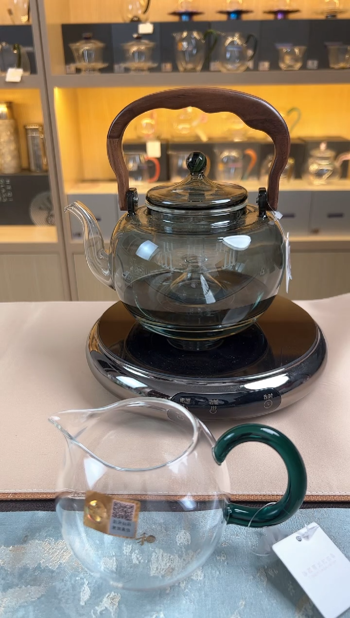 禾 器 泰 然 茶 海