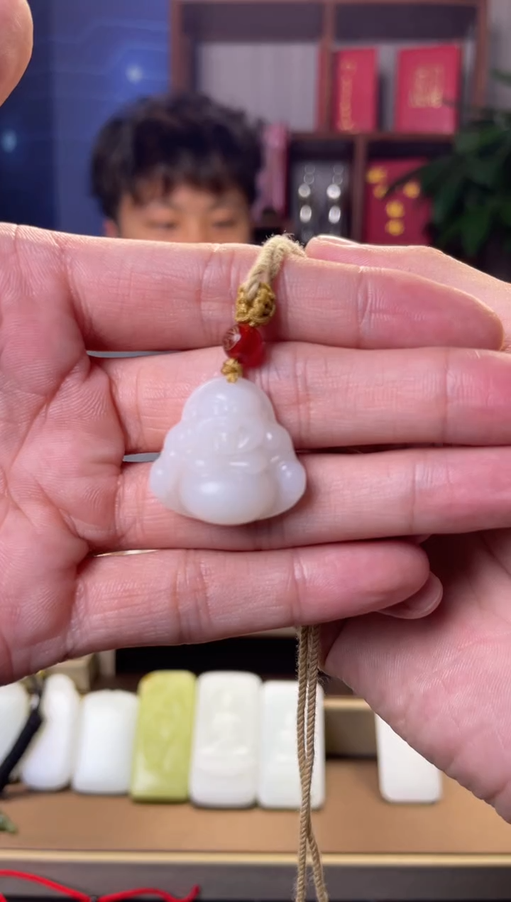 【闪购商品】和田玉吊坠(赠链)未镶嵌和田玉佛公