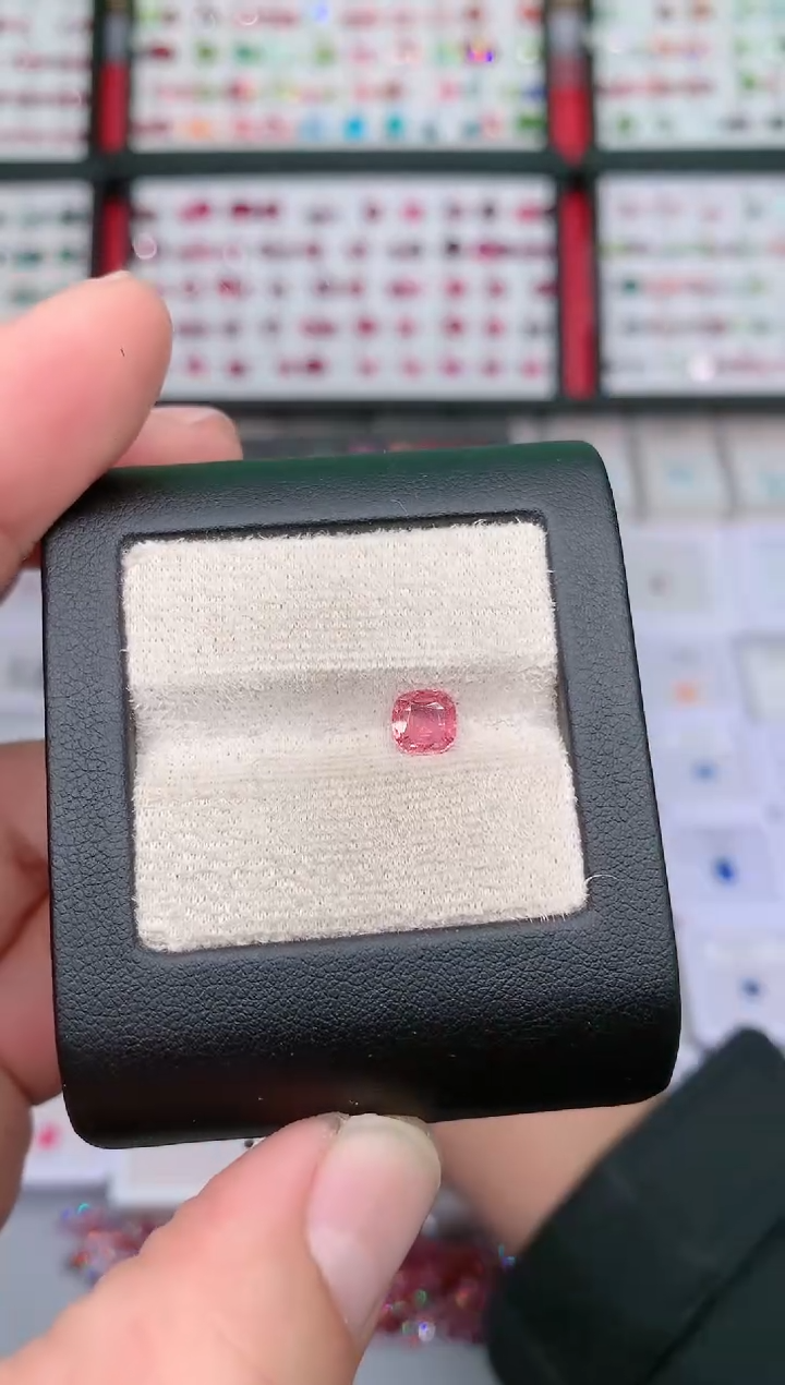 【闪购商品】蓝宝石裸石未镶嵌0.94ct帕帕拉恰