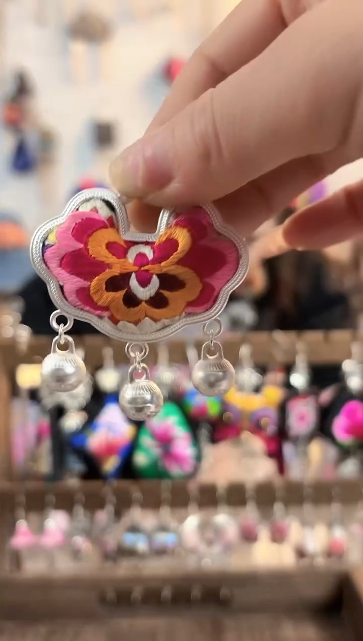 织绣彩云南阁非遗老绣饰品127