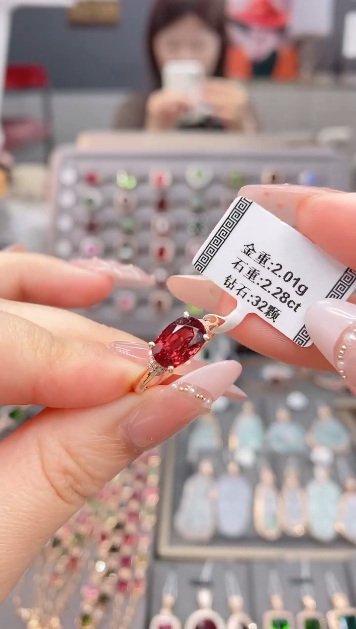 18K金镶嵌戒指碧玺2.28   