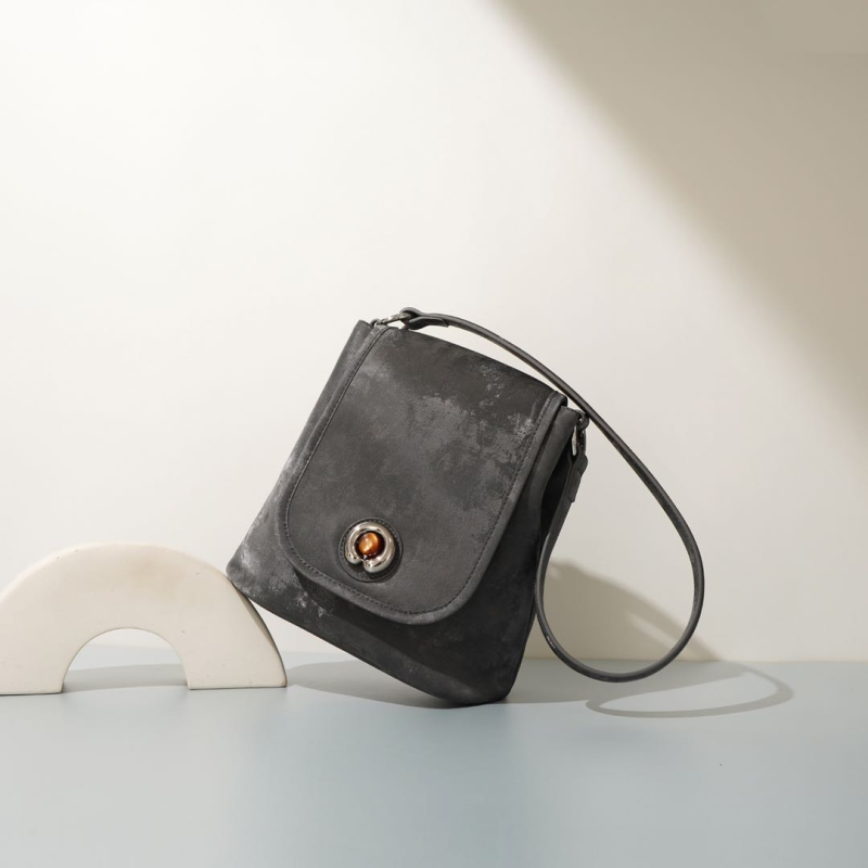 【云云甄选】ZG-M7857-锡器灰-轻奢时尚女士新款单肩斜挎包