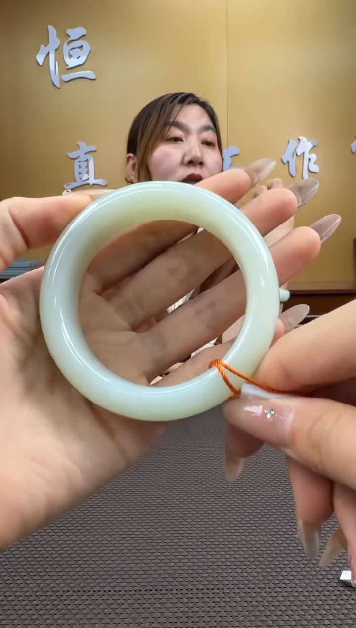 【闪购商品】和田玉手镯未镶嵌57