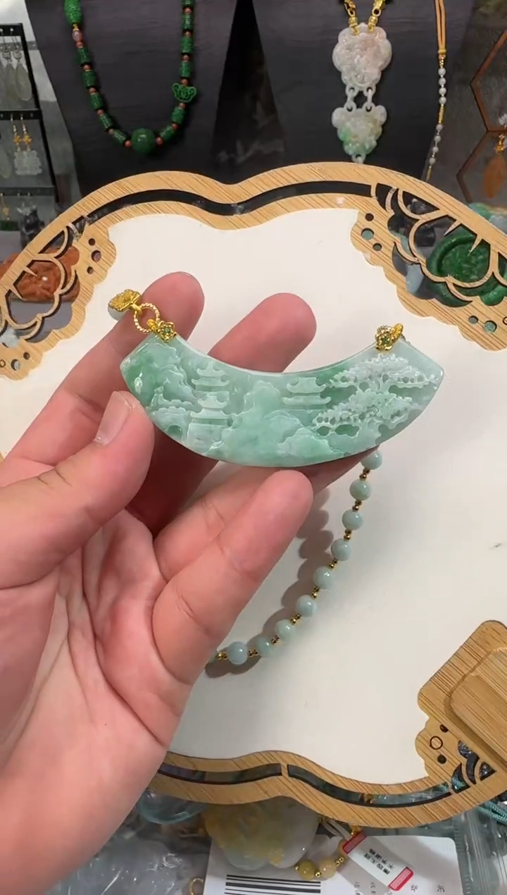 【闪购商品】翡翠颈饰未镶嵌牌子