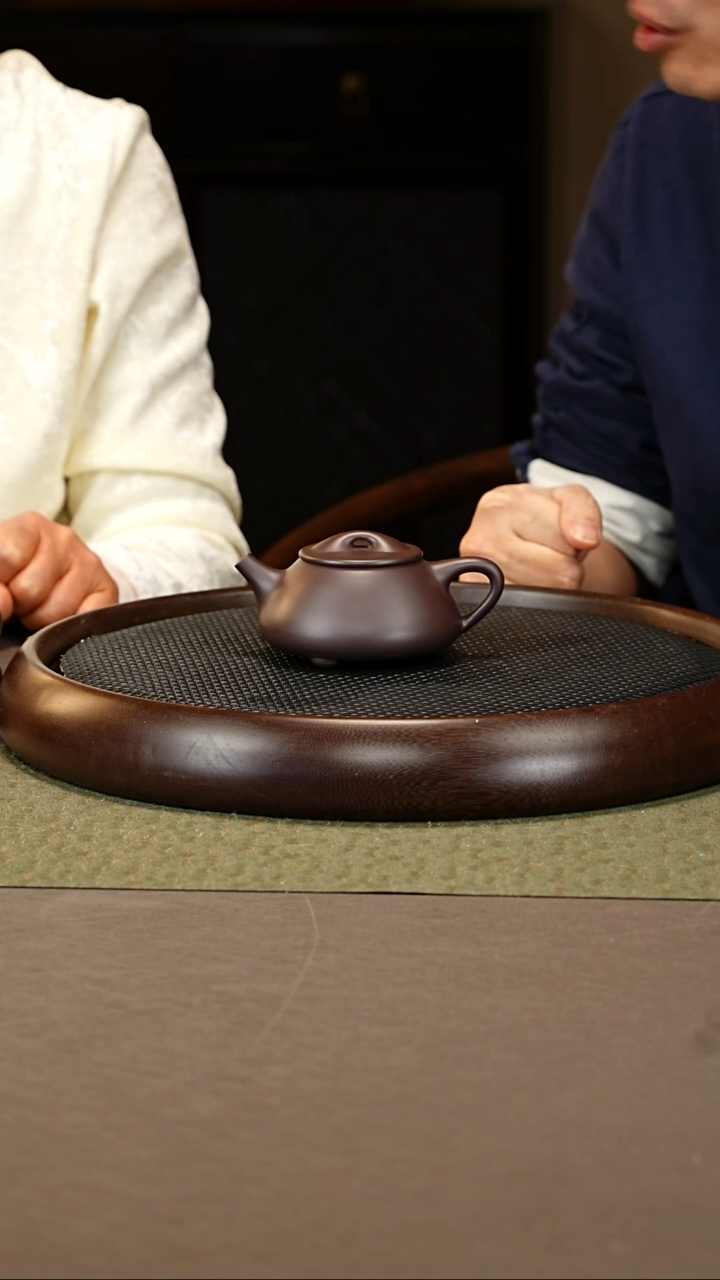 茶壶紫砂18 张彩萍 紫泥 石瓢230c